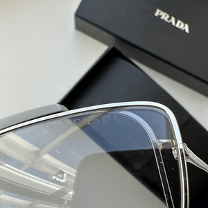 Prada päikeseprillid (4 foto / 6)