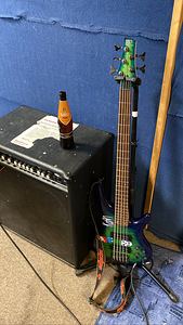 Ibanez sdgr 5 string bass.Пяти струнная бас гитара. (2 фото из 3)