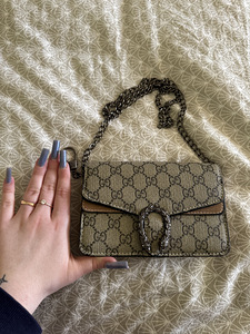 Маленькая сумка Gucci (3 фото из 3)