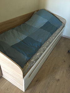 Voodi + madrats/kirjutuslaud (1 foto / 4)
