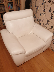 Neiser nahast tugitool recliner (elektriline) (1 foto / 3)