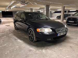 Volvo V70 2,4D 120kw 2007a. (11 foto / 14)