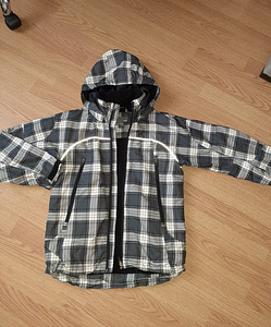H&M k/s jope s.140, fliisvoodriga (1 foto / 3)
