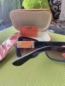 Солнцезащитные очки Hermes (2 фото из 4)