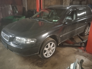 Volvo V70 2.4 D5 120kw aut varuosadeks (1 foto / 2)