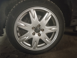 Volvo V70 2.4 D5 120kw aut varuosadeks (2 foto / 2)