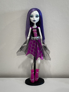 Monster High nukk - Spectra Vondergeist Ghoul´s Alive (1 foto / 1)
