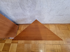 Угловой столик (2 фото из 3)