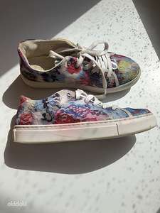 Guess suvetossud s.36 (sisetald 22 cm) (1 foto / 2)