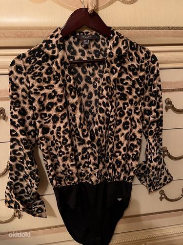 Блузка с леопардовым принтом s.M и кожаная мини-юбка s.S (фото #1)