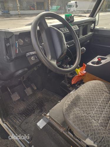 Land Rover Defender 90 (фото #8)