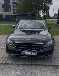 Mercedes Benz E220 (1 фото из 8)