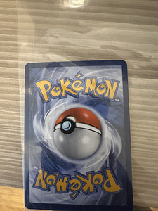 Карточка покемона Charizard, не знаю, сколько она стоит (2 фото из 2)