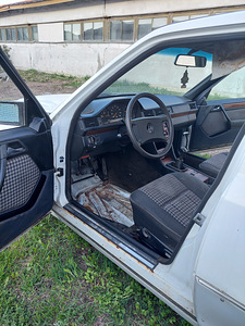Mercedes w124 (5 foto / 6)