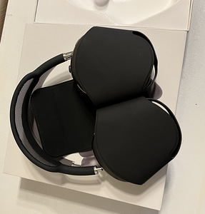 AirPods Макс (2 фото из 2)