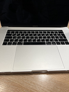 Apple MacBook Pro 2018 | 15.4" | Touch Bar (2 foto / 10)