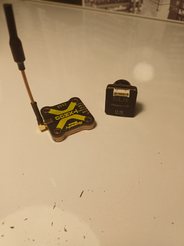 RunCam Phoenix 2 SP ja SpeedyBee TX800