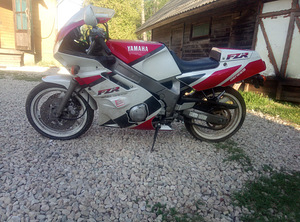 Yamaha FZR 600 (6 foto / 6)
