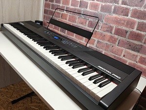 Digiklaver Alesis Recital PRO + M-Audio SP-2 pedaal + stativ (1 foto / 8)