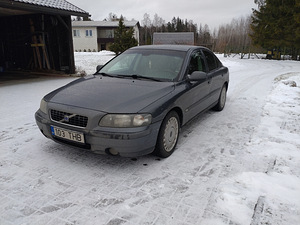 Volvo s60 (1 фото из 7)