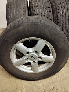 235/70 R16 (5 фото из 8)