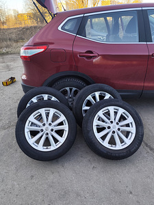 Nissan Qashgai 1.2 (10 foto / 10)