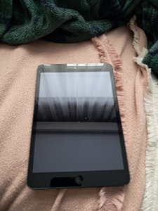 iPad (2 фото из 2)