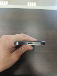 iPhone 15 Pro Black 128GB (6 foto / 7)