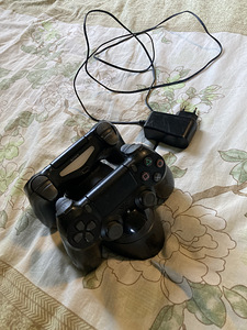 2x консоль Playstation 4 + док-станция для зарядки