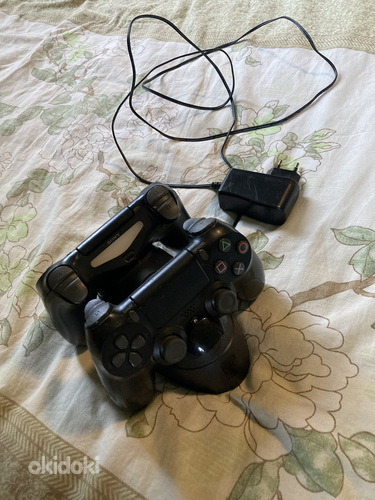 2x консоль Playstation 4 + док-станция для зарядки (фото #1)