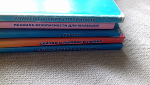 Книги для детей на русском языке. (2 фото из 2)