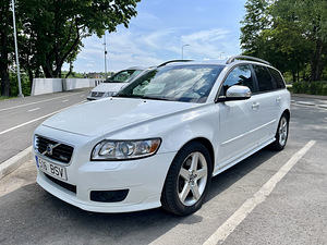 Volvo V50 R-Design (2 foto / 10)