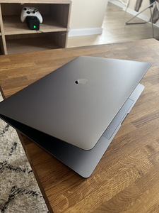 Macbook Pro 15 2018+ magic moise (1 foto / 4)