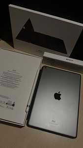 Apple IPad + Apple SmartKeyboard + Apple Pencil (2 foto / 3)