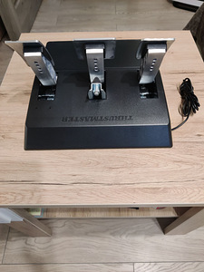 Thrustmaster TGT II педали (2 фото из 2)