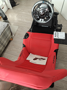 Simracing komplekt Playseat Trophy + Thrustmaster T-GT II (7 foto / 7)