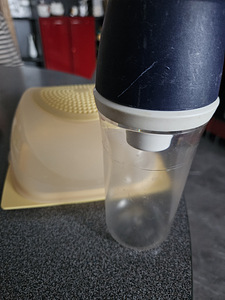 Tupperware juustukarp ja suhkrutoos (1 foto / 1)