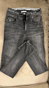 Uued Calvin Klein Jeans teksad,Suurus: 158/164 (2 foto / 2)