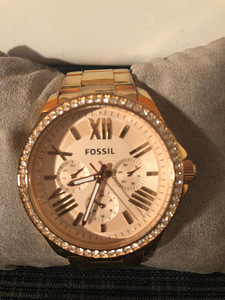 Fossil женские часы (2 фото из 2)