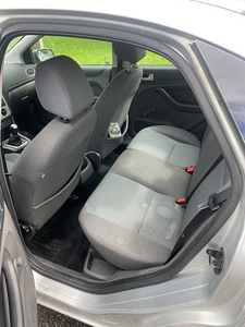 Ford Focus 2 2006 (8 foto / 14)