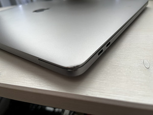 Macbook pro 2017 15,4" 2,9gHz i7 16GB 512GB space gray (4 foto / 5)