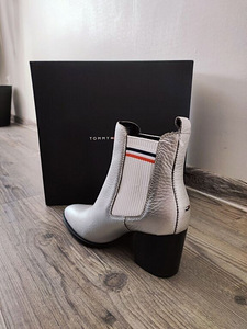 Uued TOMMY HILFIGER nahast saapad s39 (5 foto / 5)