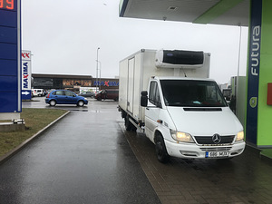 Veoteenused , furgoon kaubik kūlmseadega ja liftiga (1 foto / 4)