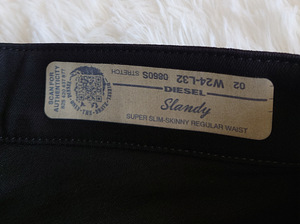 Новые облегающие джинсы Diesel, W24 L32 (6 фото из 8)
