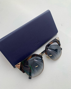 Очки Fendi. (1 фото из 3)