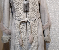 Новое пальто с воротником из натуральной лисы M