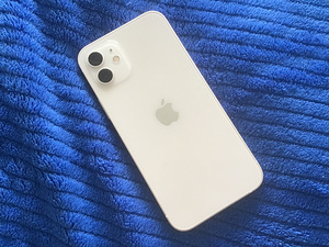 iPhone 12 64 белый (1 фото из 2)