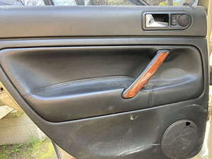 VW Passat B5.5 must universaali nahksisu + polstrid (8 foto / 9)