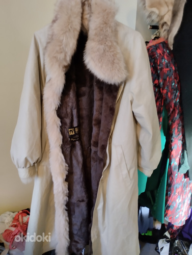 Зимнее пальто на меховой подкладке (фото #1)