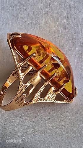 Золотое кольцо с янтарем, 5 грамм (фото #1)